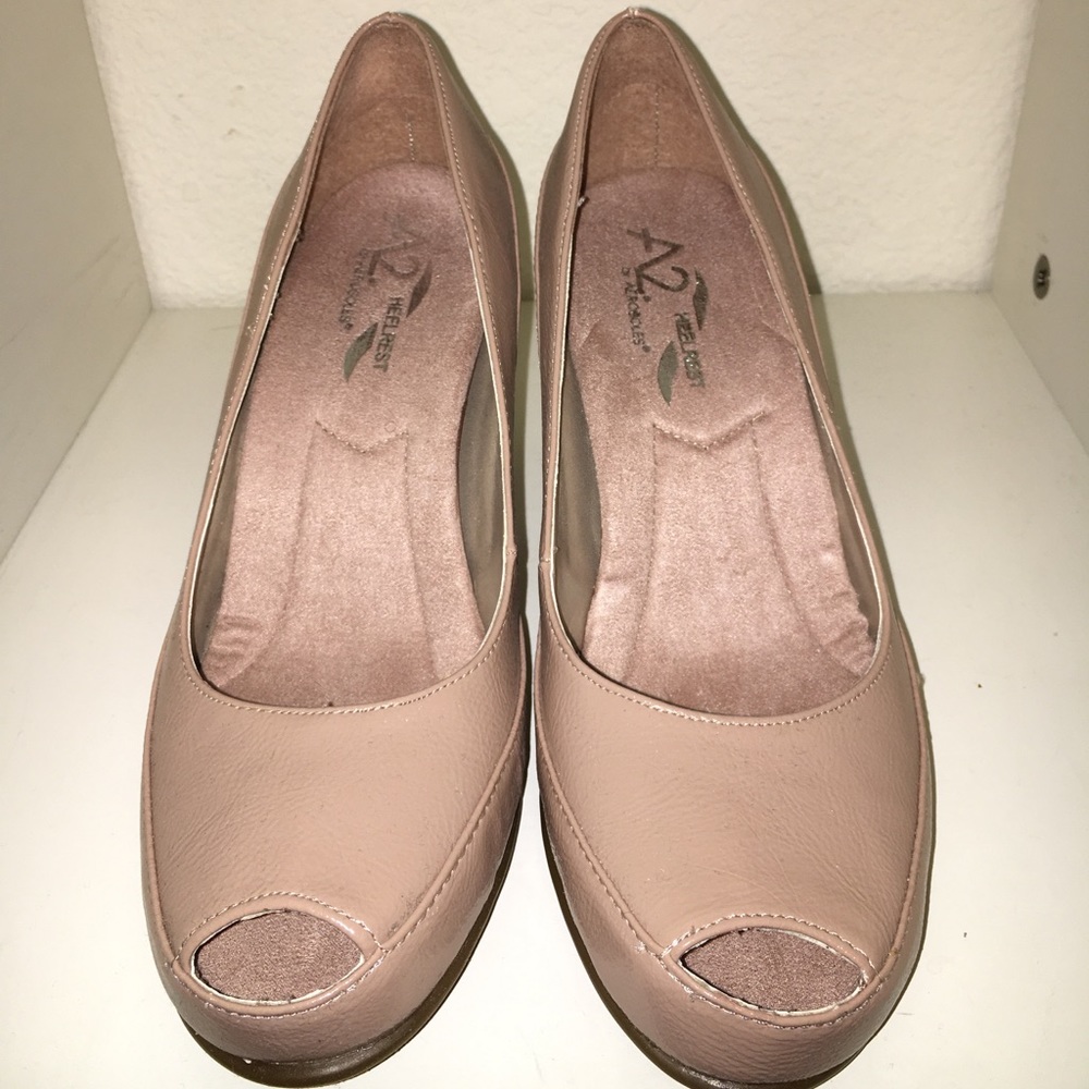 NEW- Aerosole Comfort System heels. 7.5